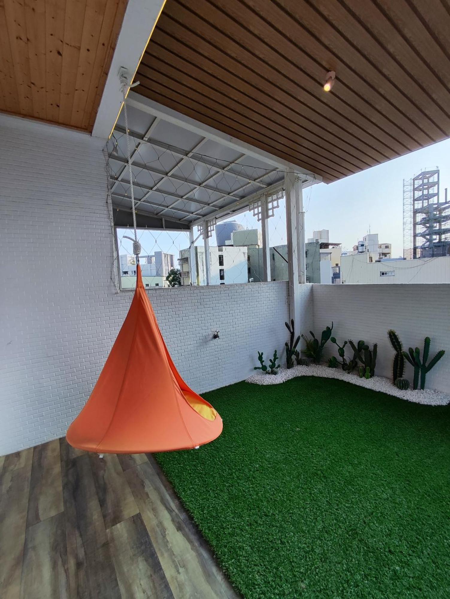 棚棚屋室內帳篷民宿inn เกาสง ภายนอก รูปภาพ