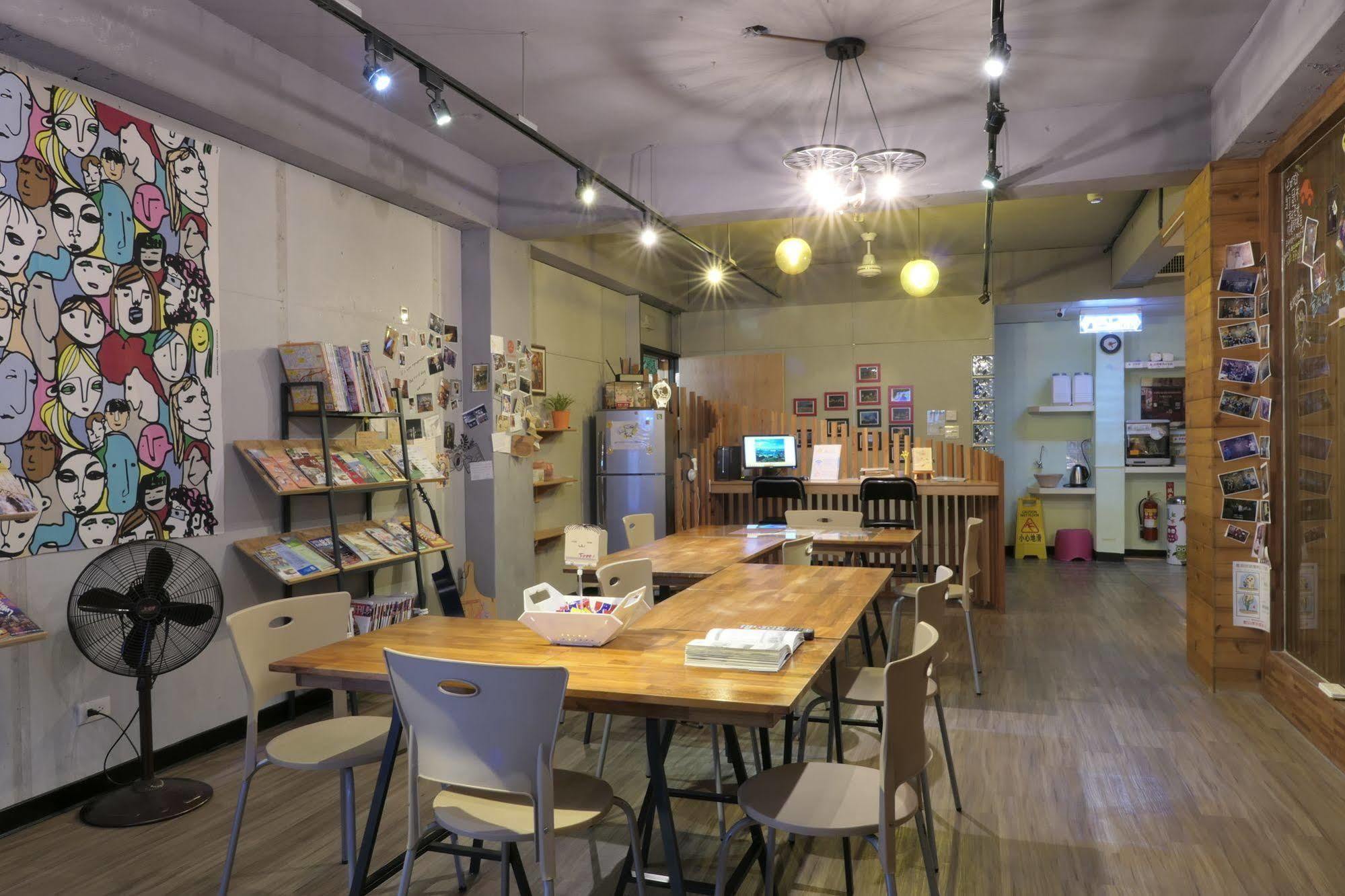 棚棚屋室內帳篷民宿inn เกาสง ภายนอก รูปภาพ